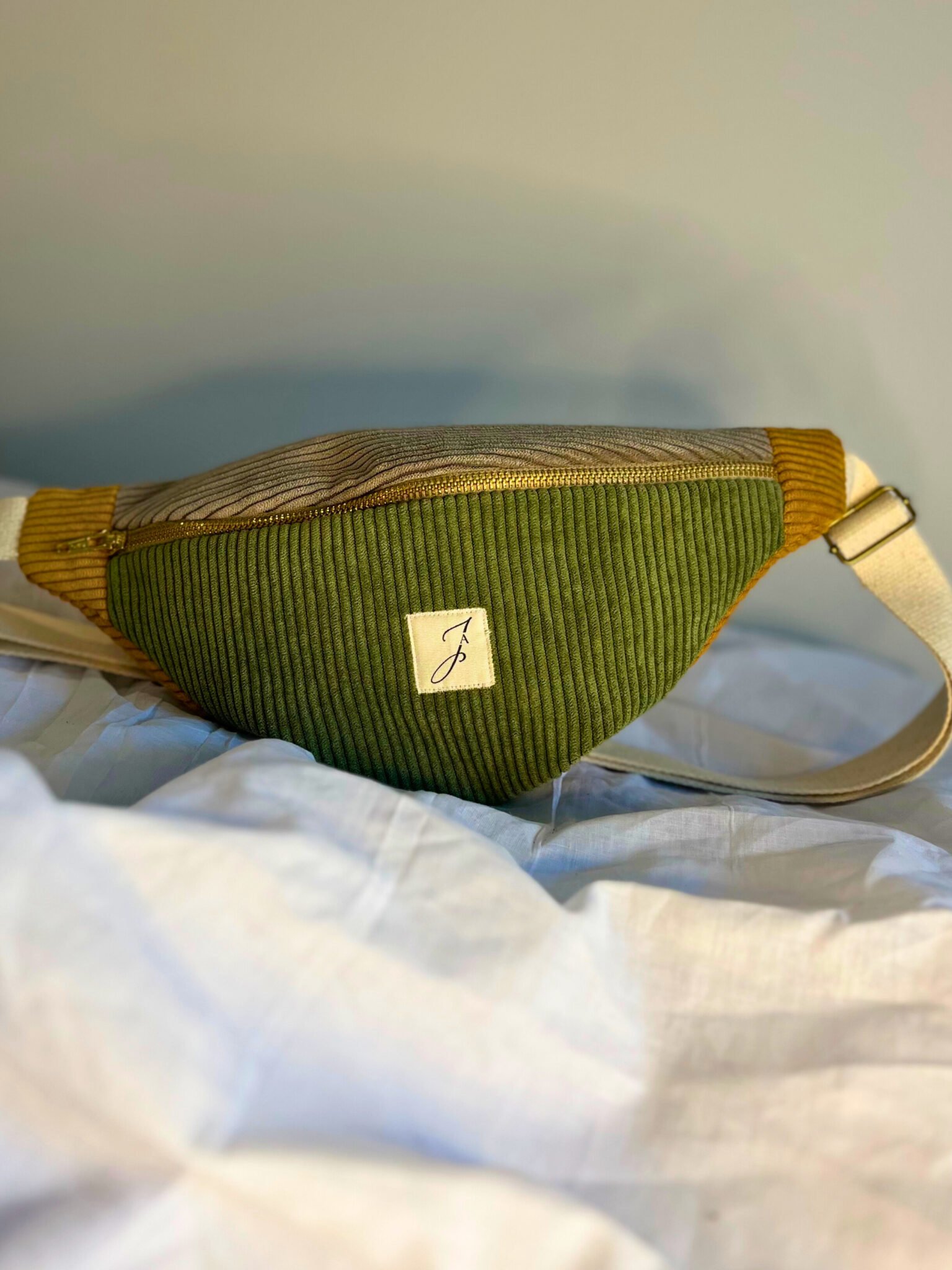 841ae7a5-5921-4d1a-a80a-f4aa230dcfe8