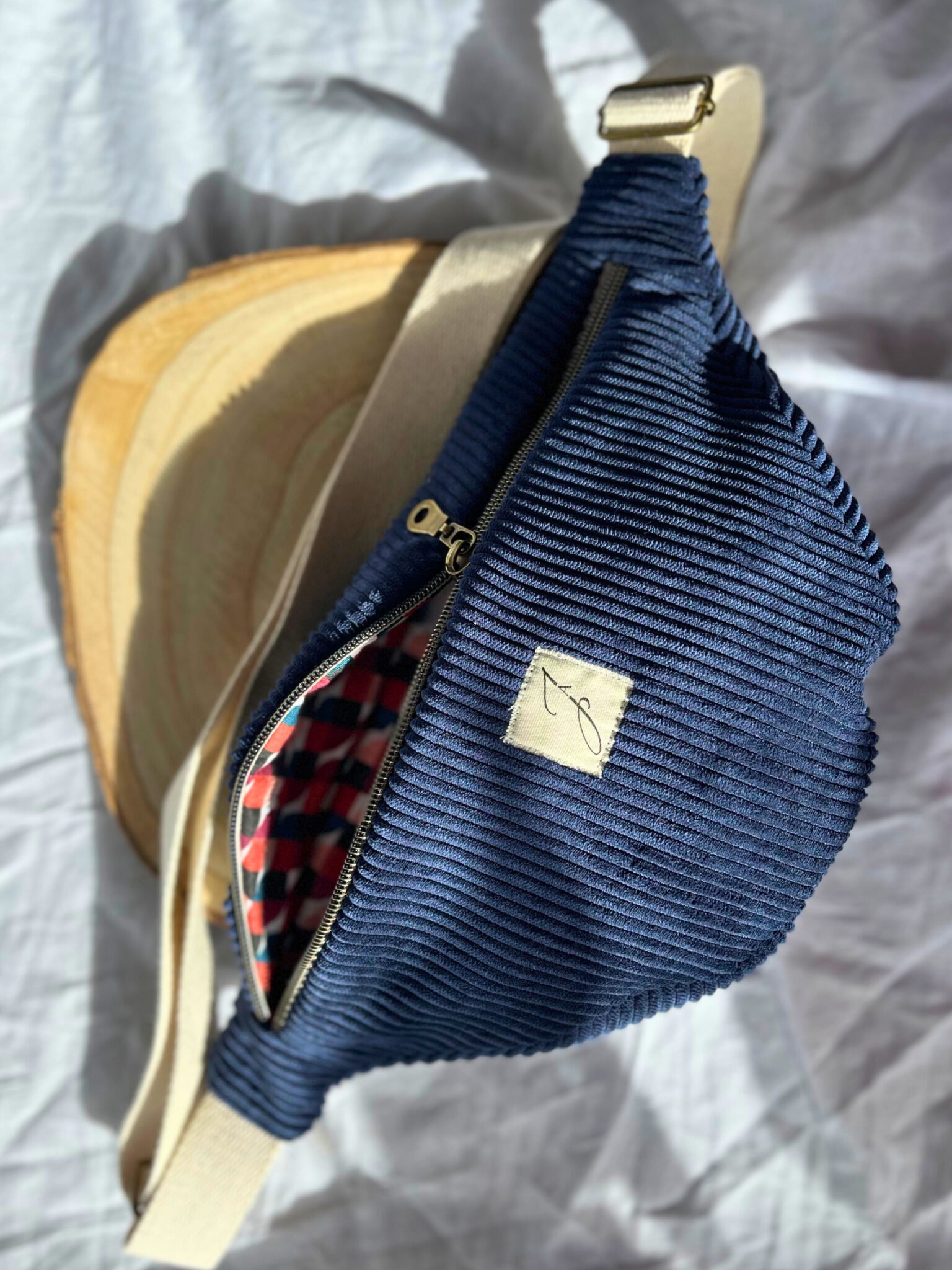 ce2e2e33-c5d4-4955-ba57-f5afa69025fc