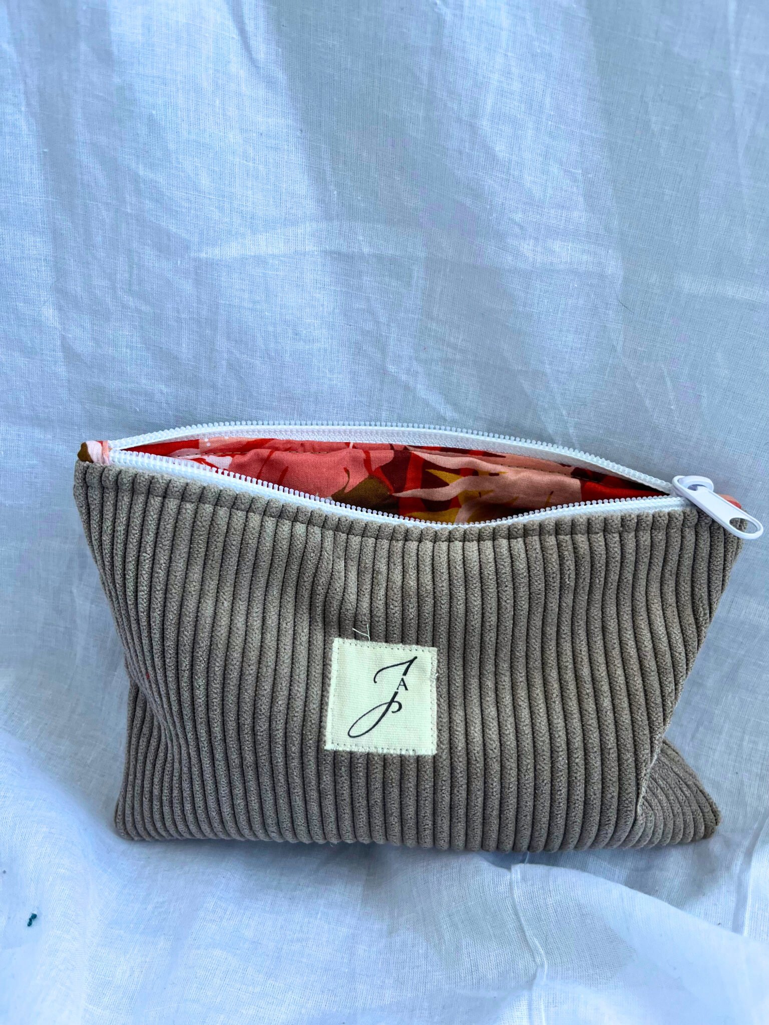 6fe9ea93-5021-4907-a783-a65e7b8d8243