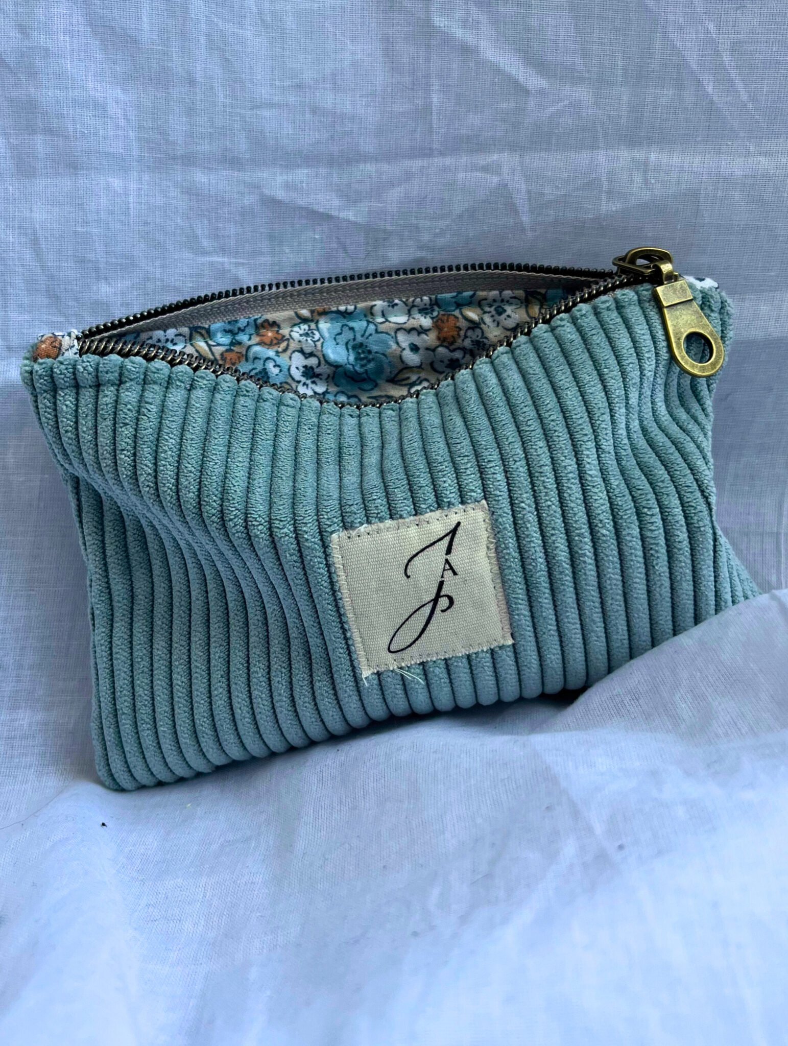 837400b7-1b6a-43de-a550-2d0fc971ecc7