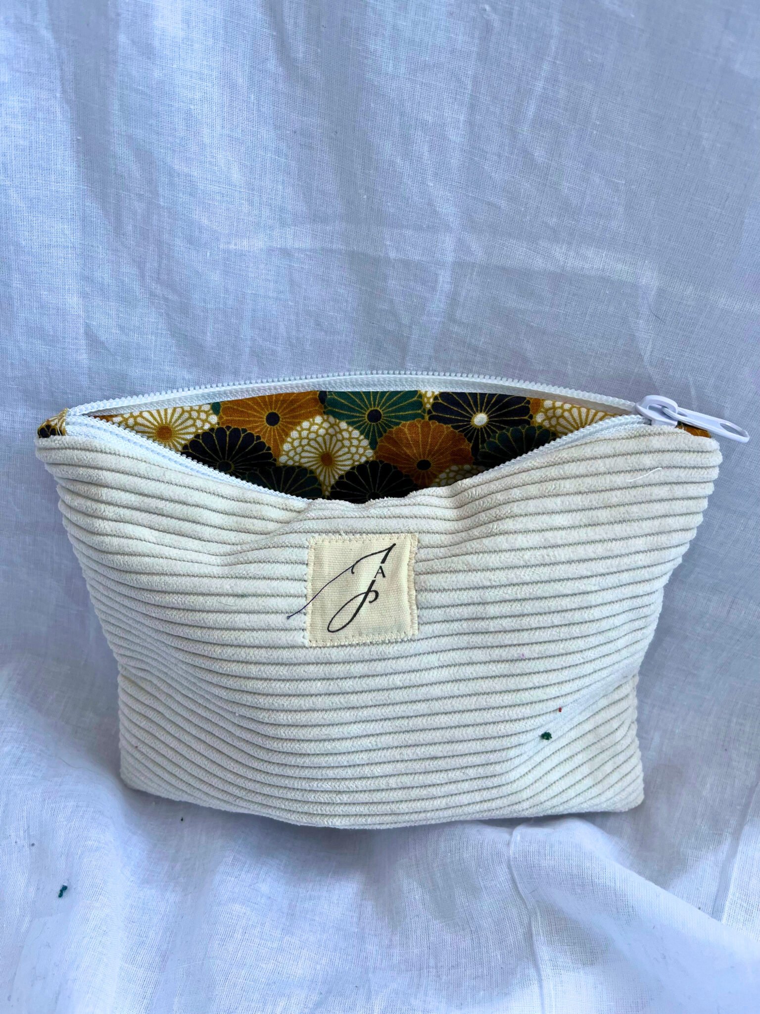 a819c586-794c-4875-a5f8-38b65c344a3e